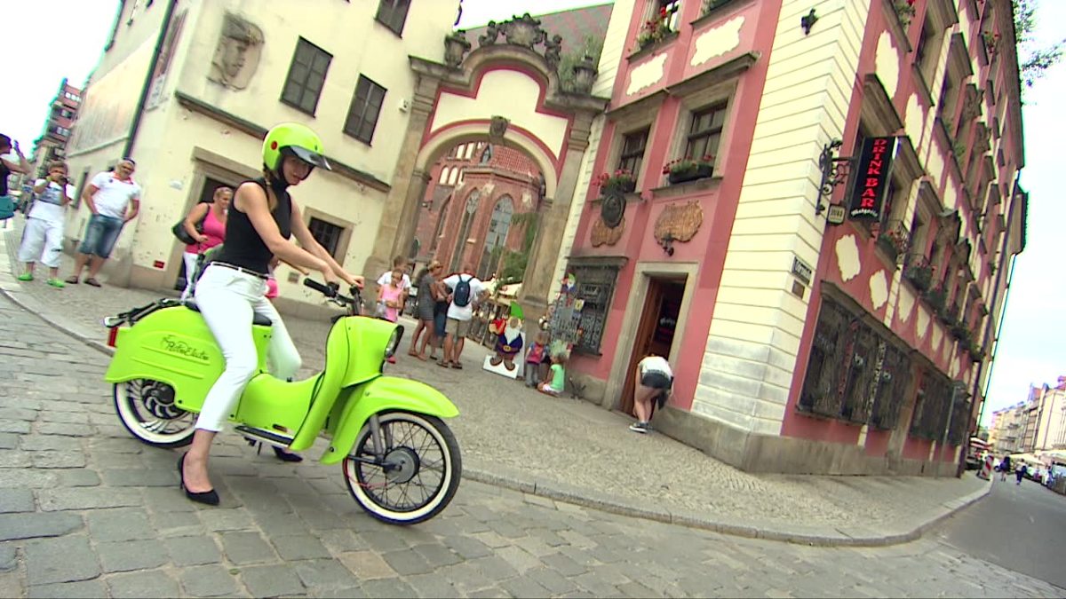 12895280-wyglada-jak-klasyczny-simson-schulbe-jednak-zamiast-silnika-spalinowego-napedza-go-prad-96s-1200